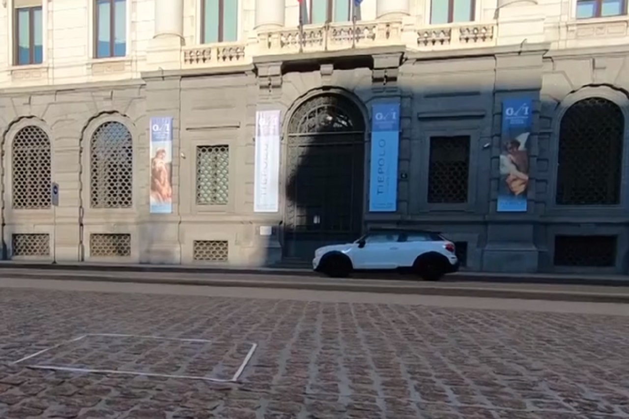 Продал невидимую картину