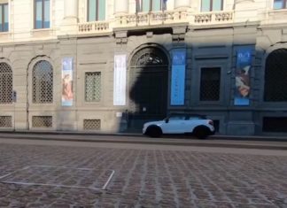 На аукционе в Италии впервые в мире продали невидимую скульптуру