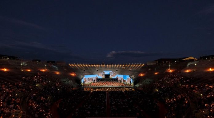 Опера на высокотехнологическом фоне: Амфитеатр в Вероне украсили 3D-декорации