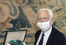 Президент Италии вручил Джорджио Армани высшую награду страны за достижения в области моды и искусства