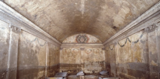 Подземный античный некрополь в Неаполе впервые откроется для посещения