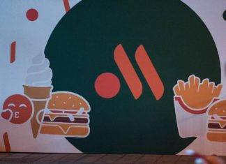 Independent: жизнь россиян за год действия санкций со стороны Запада почти не изменилась