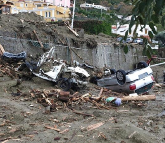 Правительство Италии объявило режим ЧС на острове Искья в связи со сходом оползня искья