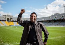 «Умер самый божественный из футболистов. Это мировая трагедия». Мир скорбит по Пеле