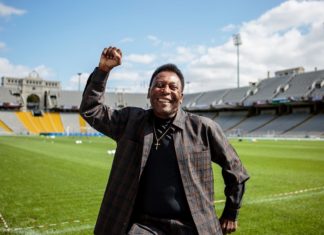 «Умер самый божественный из футболистов. Это мировая трагедия». Мир скорбит по Пеле