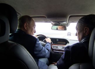 Владимир Путин за рулем проехал по восстановленной полосе Крымского моста
