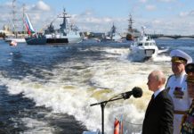 Владимир Путин принял Главный военно-морской парад в День ВМФ России