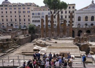 В Риме для туристов открыли предполагаемое место убийства Юлия Цезаря