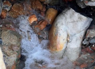 В Италии обнаружили античную двухметровую мраморную статую Аполлона