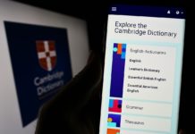 Кембриджский словарь назвал слово года