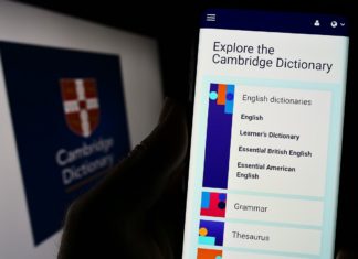 Кембриджский словарь назвал слово года