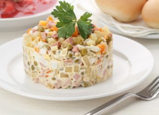 Аналитики выяснили стоимость салата оливье в России