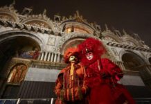 Восточная роскошь: в Венеции проходит традиционный карнавал