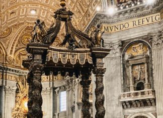 В соборе Святого Петра в Ватикане началась реставрация балдахина Бернини