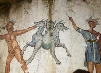 Впервые за 2000 лет люди заглянули в саркофаг из гробницы Цербера