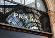 Дом моды Prada купил Versace за 1,4 миллиарда долларов