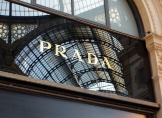 Дом моды Prada купил Versace за 1,4 миллиарда долларов