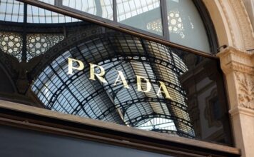 Дом моды Prada купил Versace за 1,4 миллиарда долларов