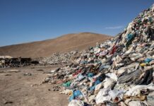 Модная свалка: пустыня Атакама завалена одеждой, которую признали хламом