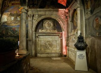 “Не вампир, а мученик”. О чем поведала загадочная надпись из Неаполя