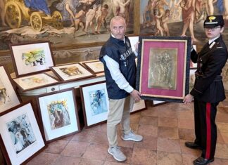 Итальянская арт-полиция изъяла два десятка подделок с выставки Дали