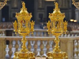 В Рим впервые доставили сосуд с кровью Иисуса Христа