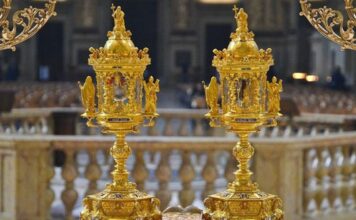 В Рим впервые доставили сосуд с кровью Иисуса Христа