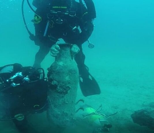 В Италии обнаружили старинное судно с древнеримским соусом на борту