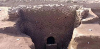 В Италии распечатали 2000-летний саркофаг с мумией в «отличном» состоянии