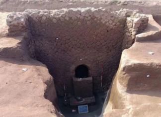 В Италии распечатали 2000-летний саркофаг с мумией в «отличном» состоянии