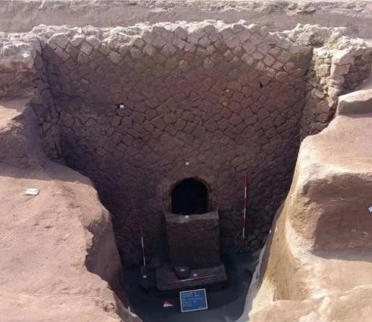 В Италии распечатали 2000-летний саркофаг с мумией в «отличном» состоянии