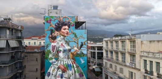 Гигантский мурал в Греции с величайшей оперной певицей признан лучшим в мире
