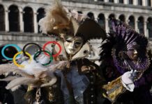 В Венеции начался традиционный карнавал