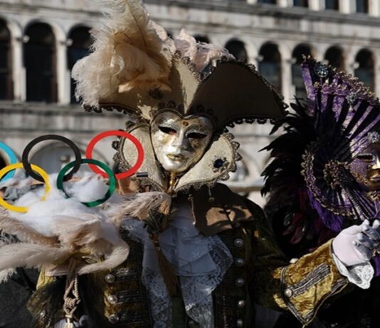 В Венеции начался традиционный карнавал